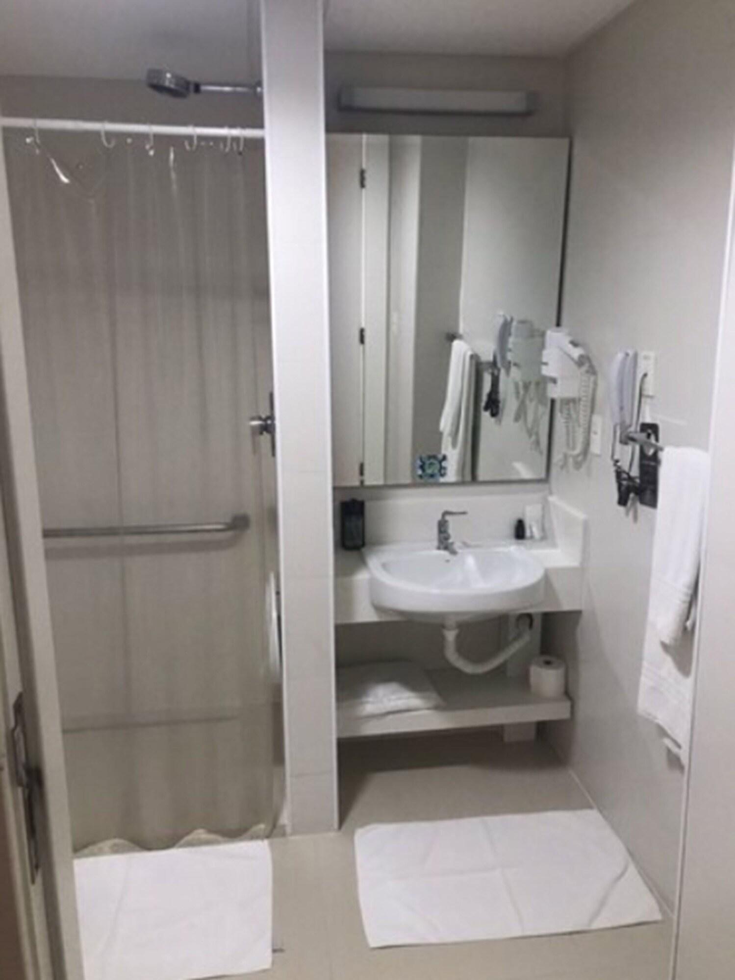 Delmond Hotel 4*